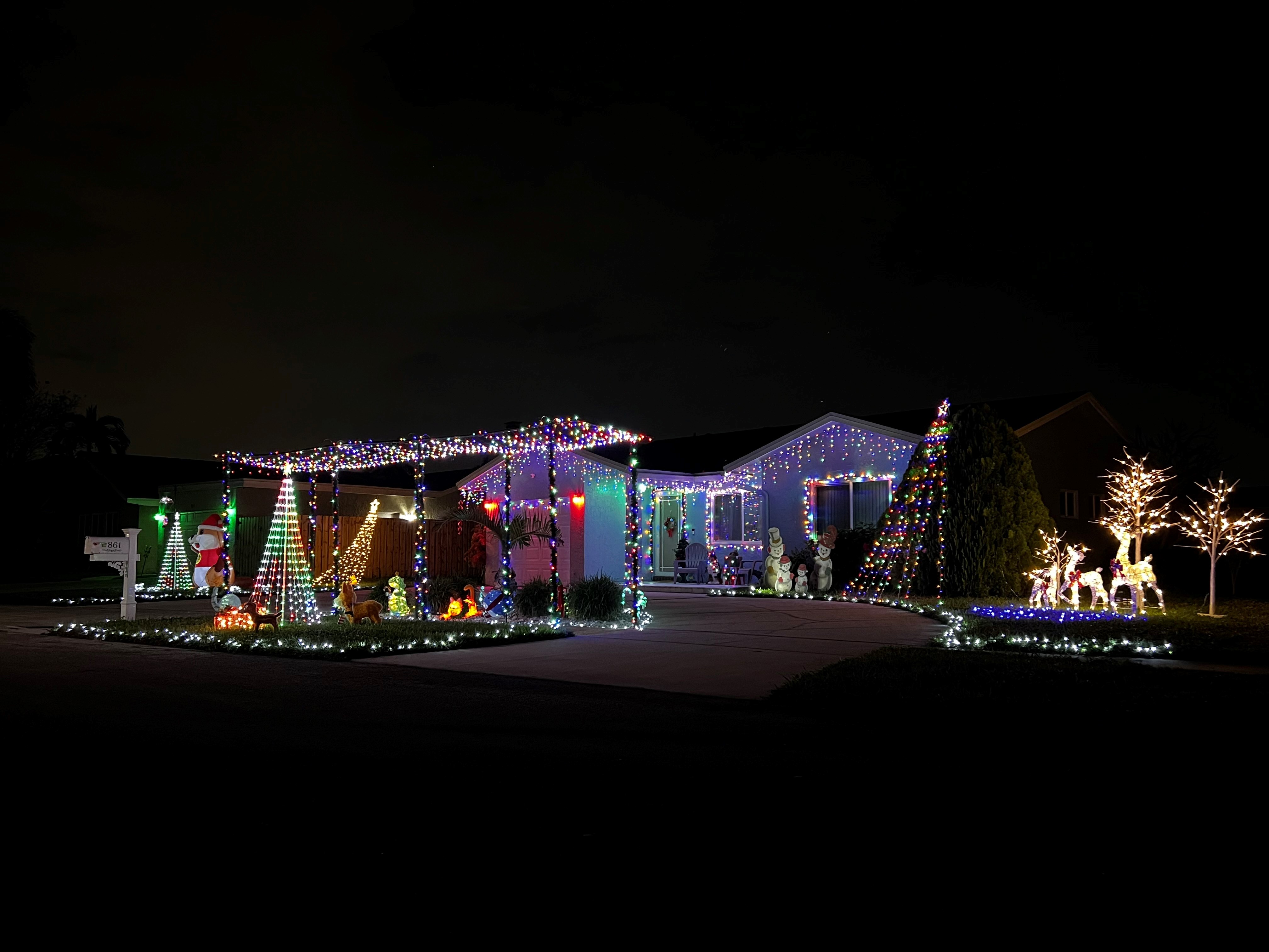 2025 Holiday Light Contest 11 MacDonald Family 2025 Holiday Light Contest 11 MacDonald Family